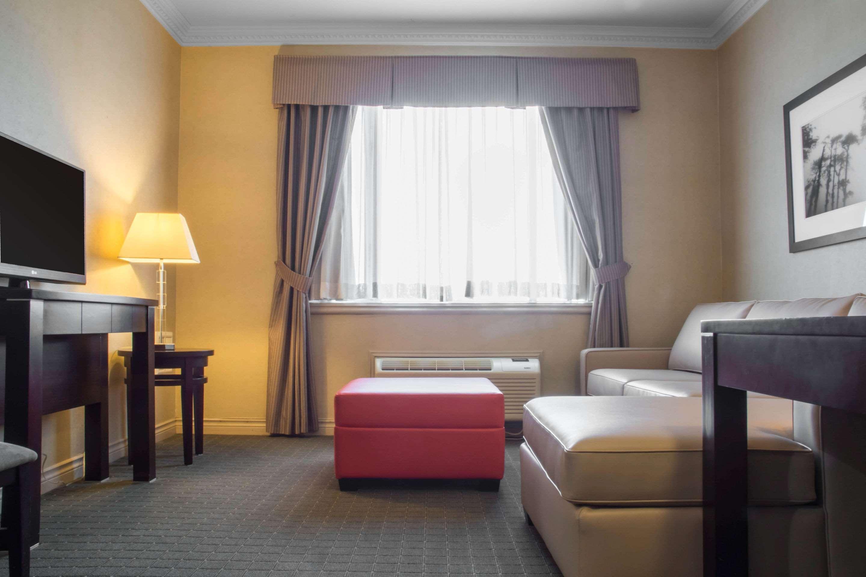 Towneplace Suites By Marriott Toronto Оквілл Екстер'єр фото